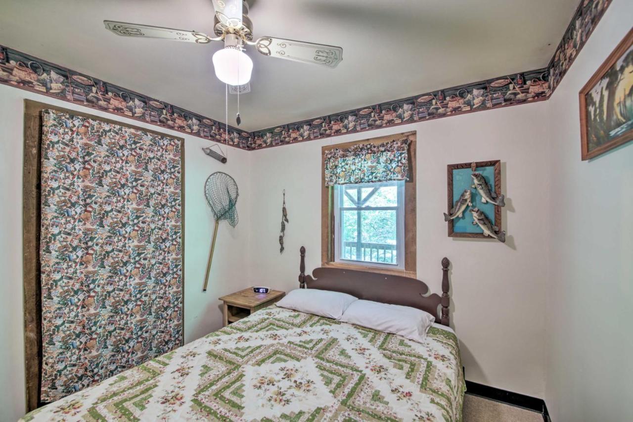 Waters Edge Retreat With Deck On Patoka Lake! Taswell Bagian luar foto