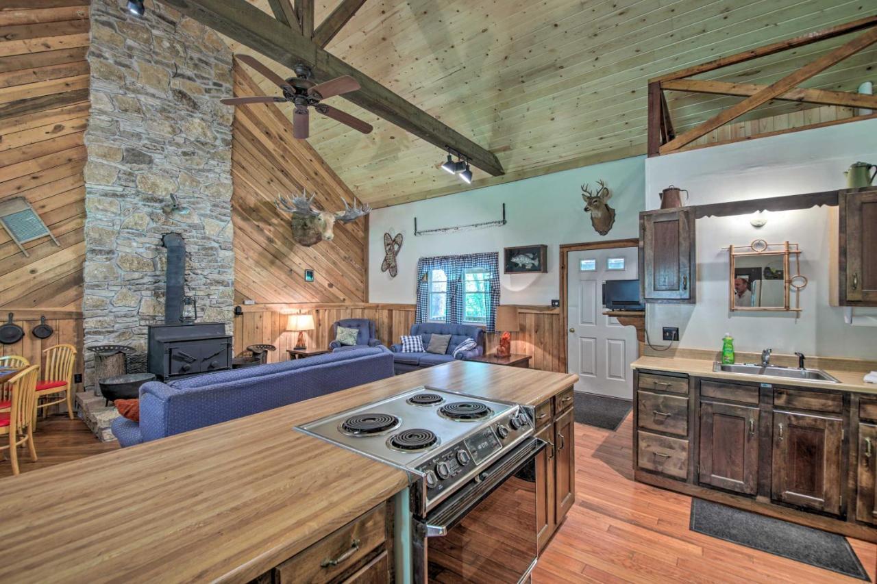 Waters Edge Retreat With Deck On Patoka Lake! Taswell Bagian luar foto