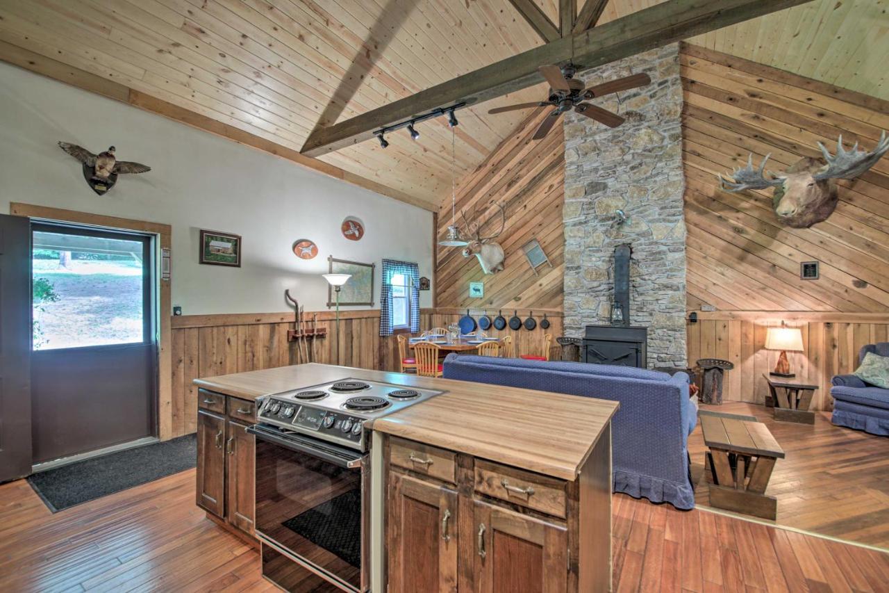Waters Edge Retreat With Deck On Patoka Lake! Taswell Bagian luar foto