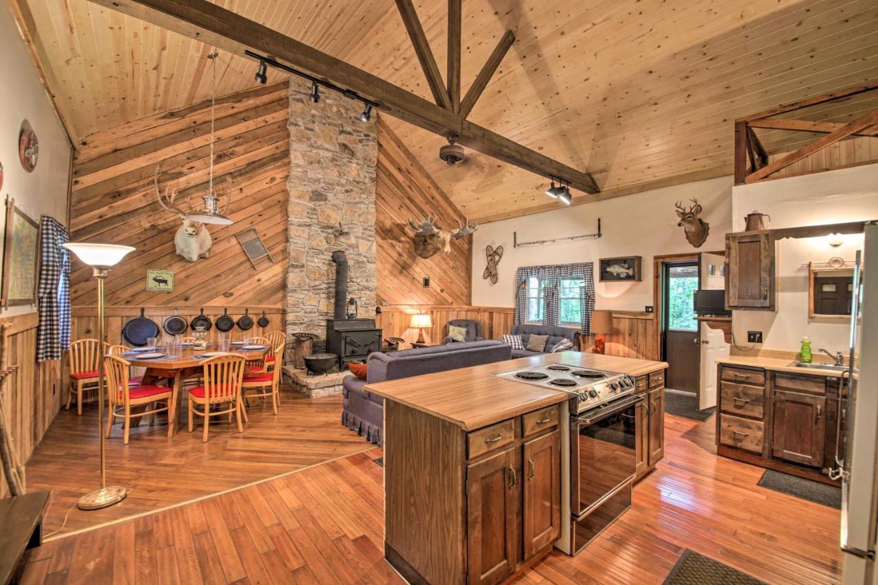 Waters Edge Retreat With Deck On Patoka Lake! Taswell Bagian luar foto