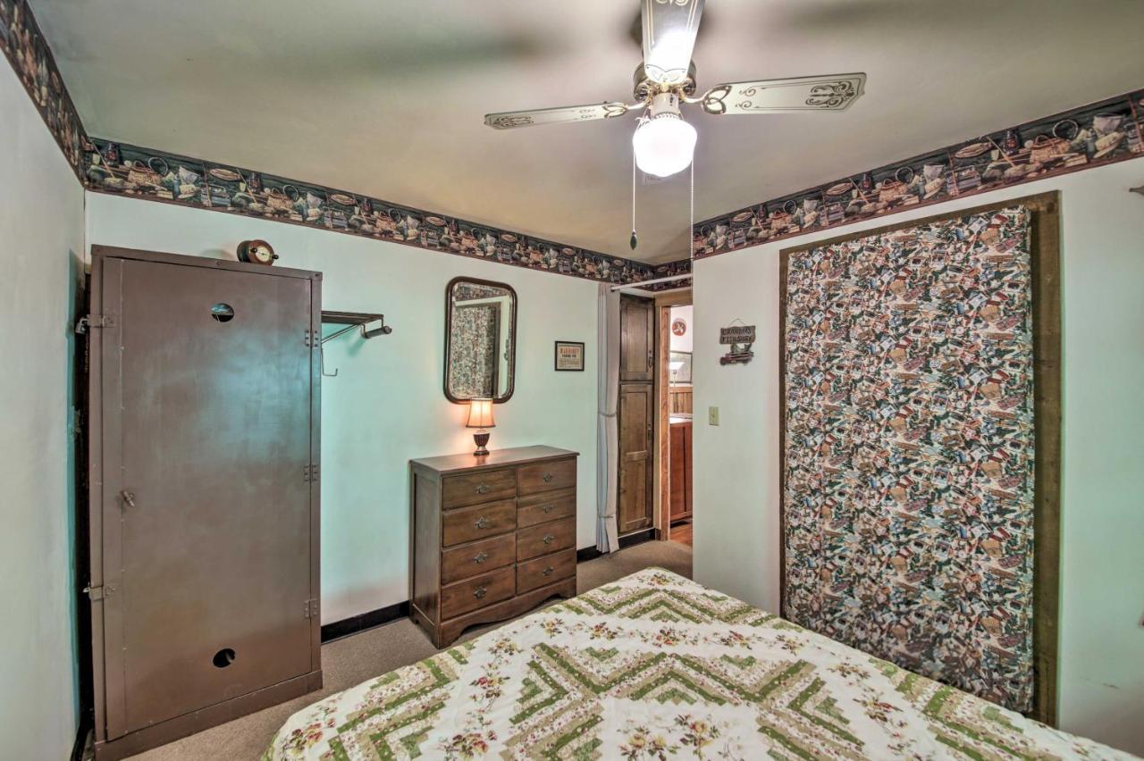 Waters Edge Retreat With Deck On Patoka Lake! Taswell Bagian luar foto
