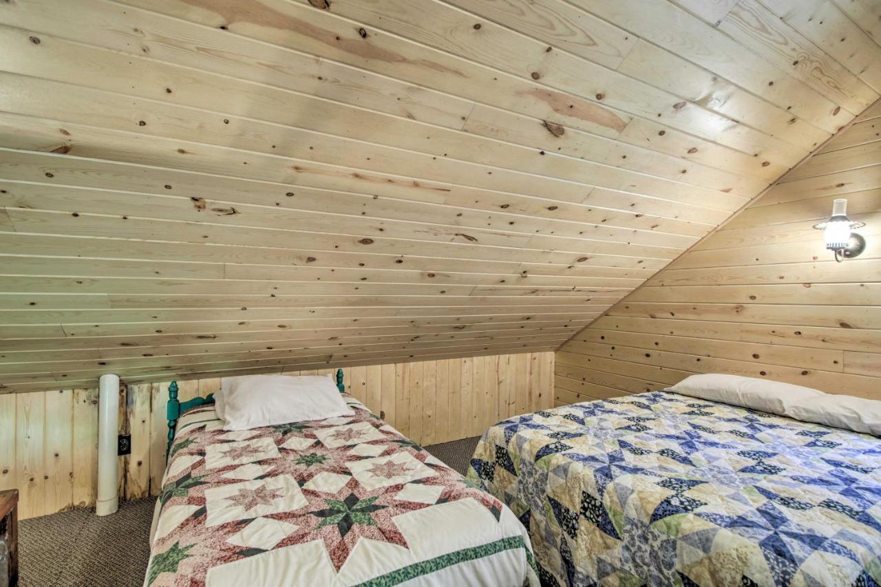 Waters Edge Retreat With Deck On Patoka Lake! Taswell Bagian luar foto